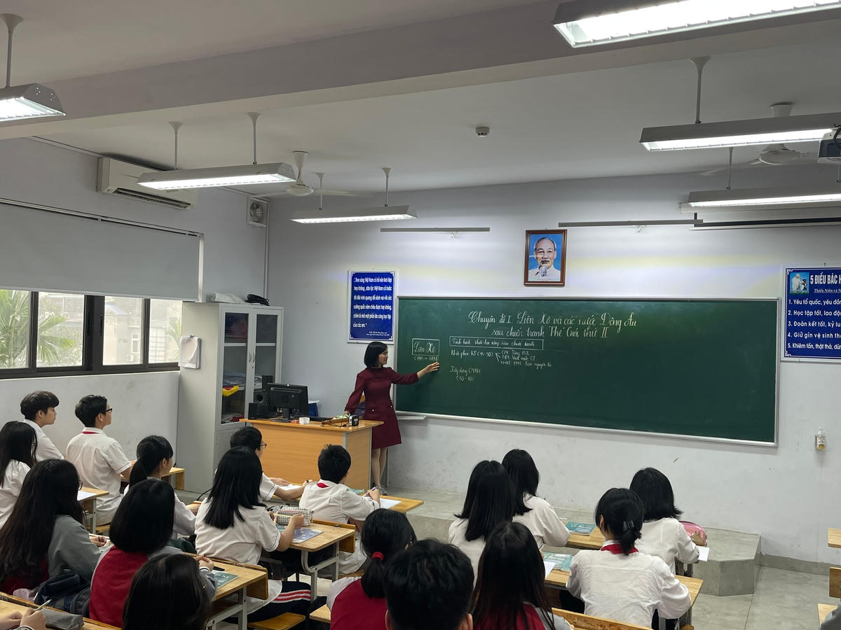 Một giờ học môn Lịch sử của cô và trò Trường THCS Nhật Tân (quận Ba Đình, Hà Nội).
