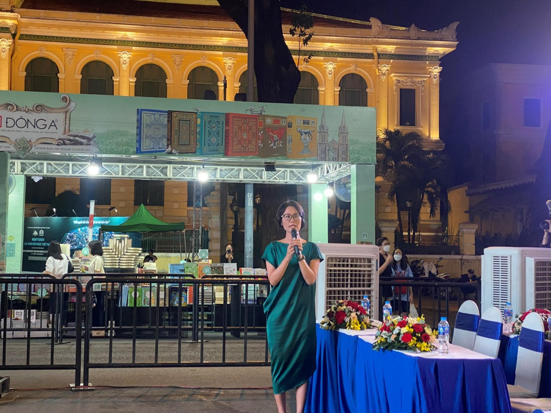 Nhà văn Phương Huyền khuyên các bạn trẻ nên sử dụng ChatGPT như một công cụ hỗ trợ, vì trải nghiệm thực tế của tác giả mới quyết định sức hút của tác phẩm.
