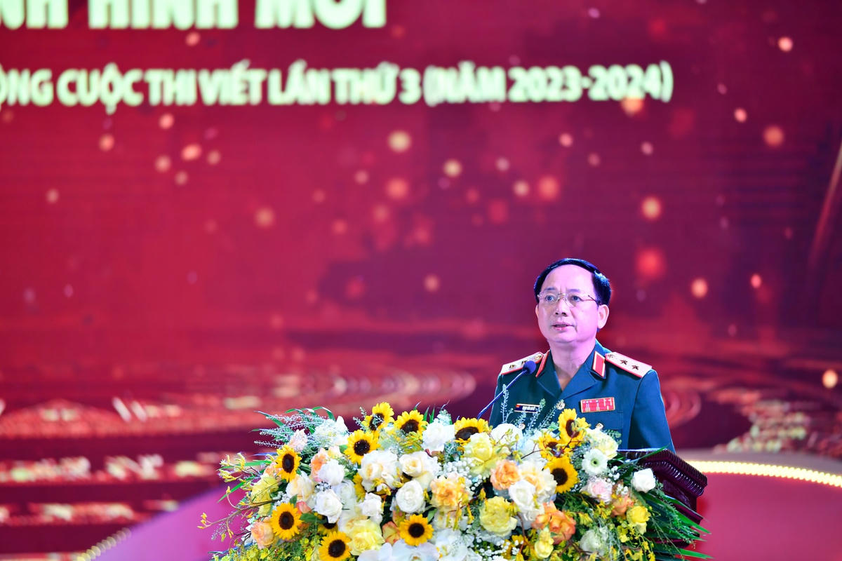 Trung tướng Trịnh Văn Quyết, Phó chủ nhiệm Tổng cục Chính trị Quân đội nhân dân Việt Nam, Trưởng Ban chỉ đạo cuộc thi phát biểu tại buổi lễ.