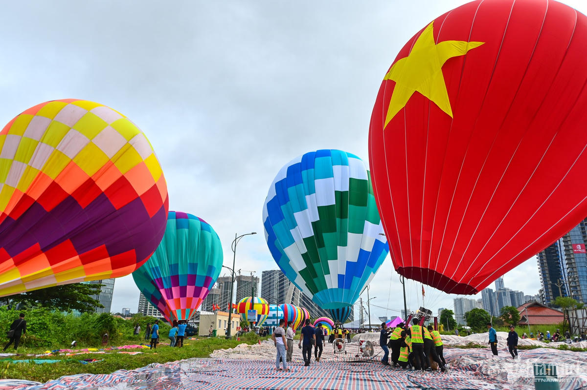 "Hoạt động thả khinh khí cầu mừng Quốc khánh 2-9 nhằm tạo điểm nhấn, thu hút khách du lịch, quảng bá hình ảnh của TP HCM với du khách trong và ngoài nước. Sự kiện dự kiến thu hút 20.000 người tham gia và trải nghiệm", ông Nguyễn Hữu Trung (đại diện đơn vị tổ chức) chia sẻ.
