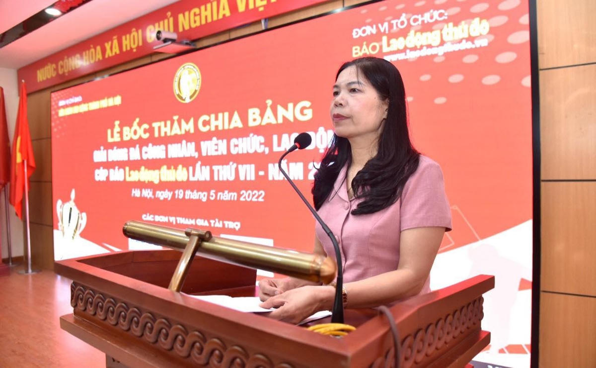 Phó Chủ tịch Thường trực LĐLĐ TP Hà Nội Đặng Thị Phương Hoa phát biểu tại lễ bốc thăm.