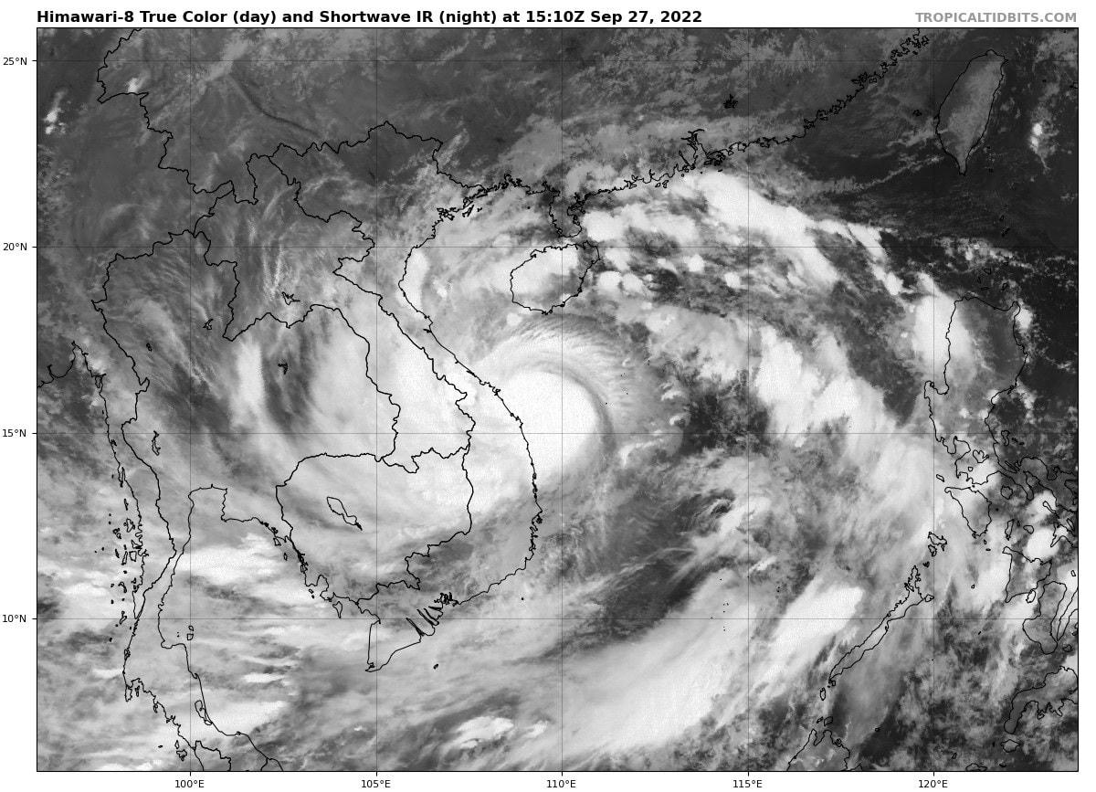 Siêu bão Noru nhìn từ vệ tinh thời tiết Himawari-8 của Nhật Bản lúc 15h10 chiều ngày 27/9 (Ảnh: Tropicaltidbits).