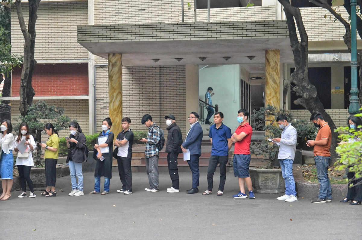 "Sở đã tăng nhân lực từ 4 lên 7 người, thời gian nhận giải quyết thủ tục hành chính cũng tăng thêm từ 1- 1,5 giờ/ngày", ông Minh nói.