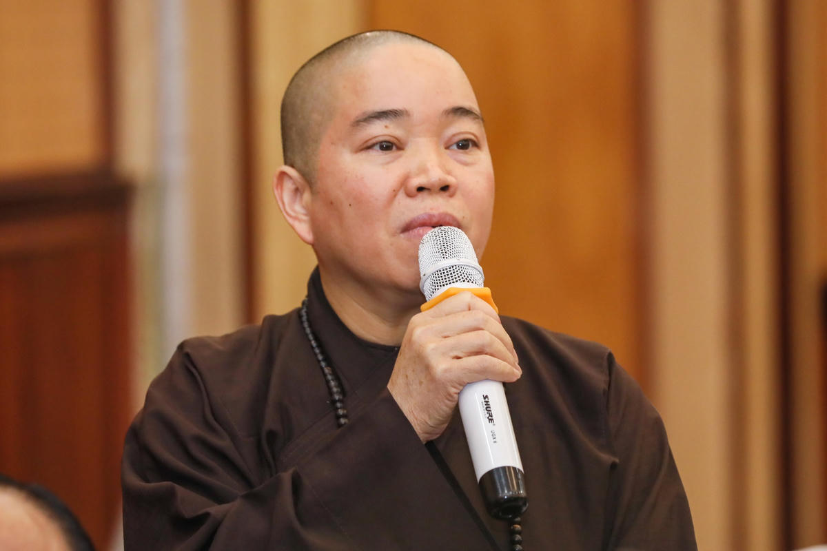 Sư cô Thích Tâm Trí phát biểu tại Hội nghị.
