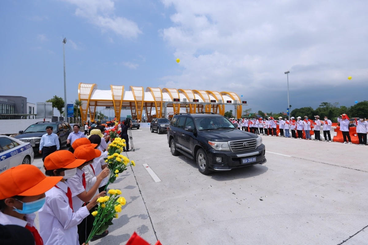 Ngày 1/9, Quảng Ninh chính thức đưa vào khai thác mảnh ghép cuối cùng trong chuỗi cao tốc dọc tỉnh, chính là cao tốc Vân Đồn - Móng Cái.
