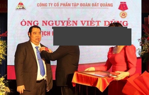 Ông Nguyễn Viết Dũng (trái).