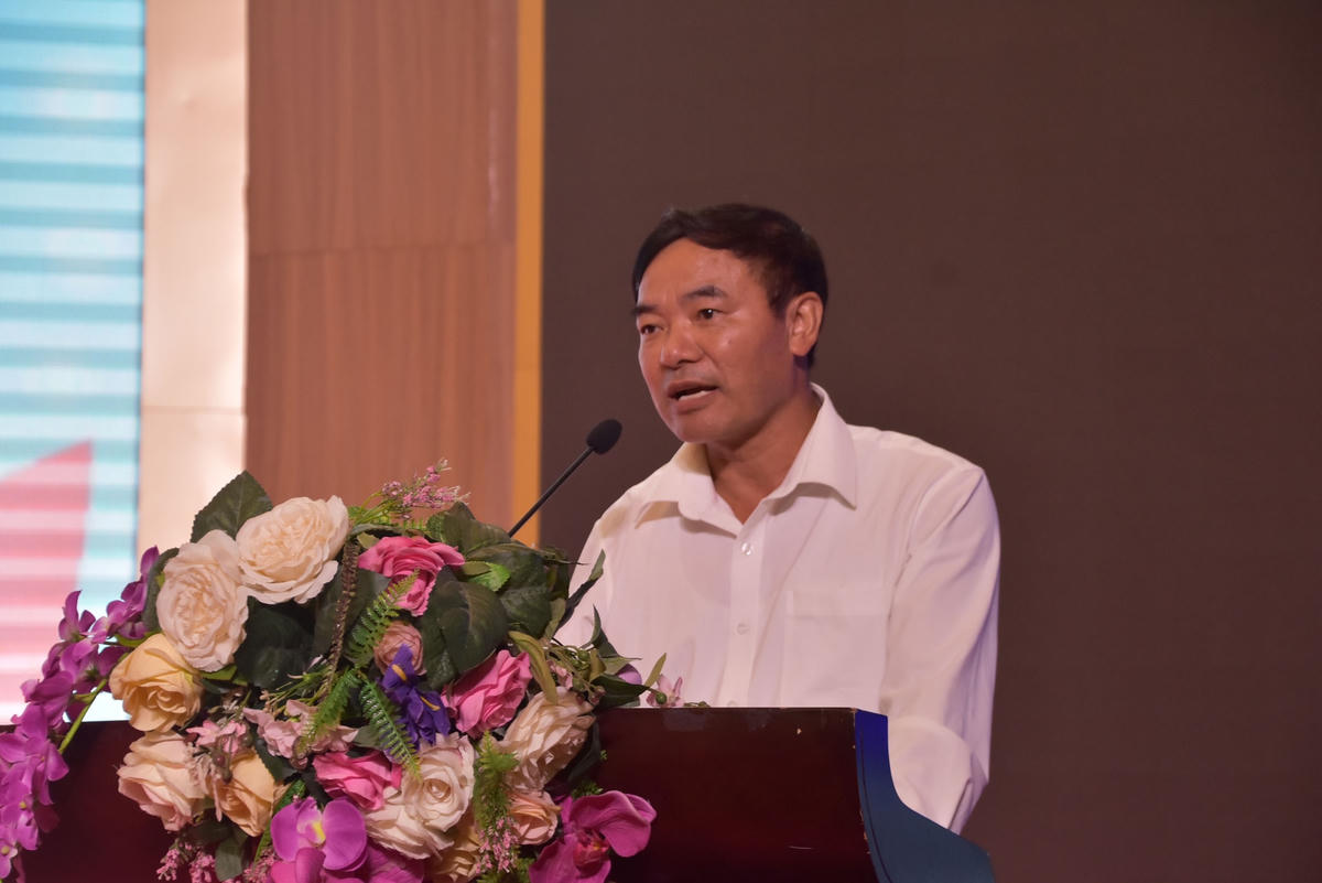 Ông Vũ Đức Phúc, Chủ tịch Ủy ban MTTQ thị trấn Trần Cao, huyện Phù Cừ, tỉnh Hưng Yên tham luận tại Hội thảo.