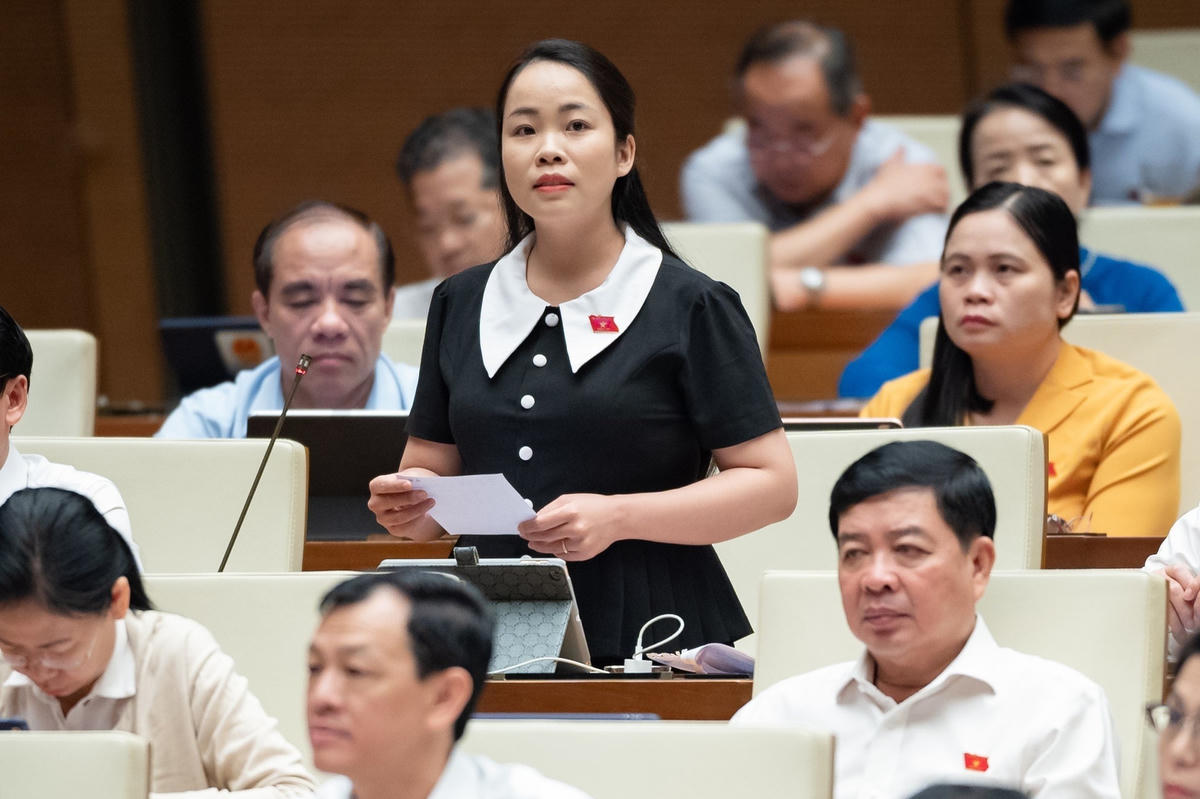 Bà Triệu Thị Huyền chất vấn (Ảnh: Quang Vinh)