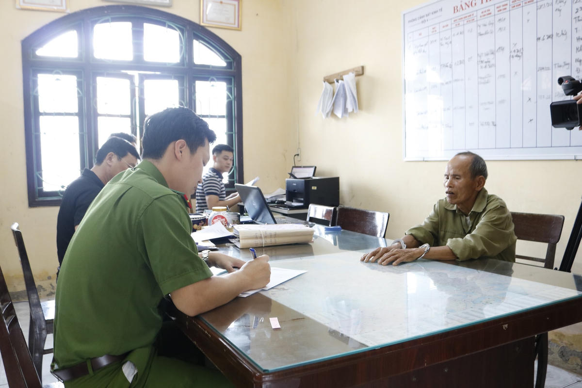 Nguyễn Đặng Ngân sau khi bị bắt.