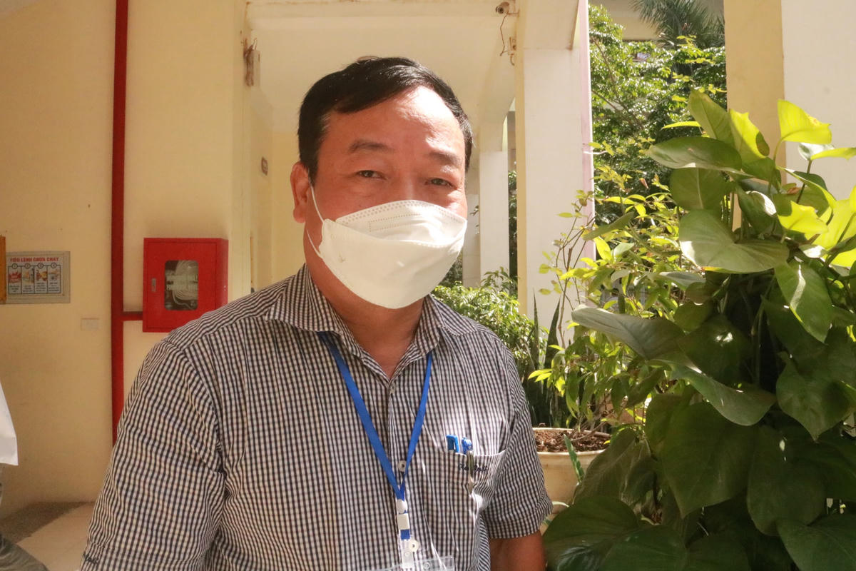 Tại điểm thi Trường THCS Thăng Long (quận Ba Đình) có 641 thí sinh tham dự kỳ thi vào 10 THPT công lập với 30 phòng thi chính thức và 3 phòng thi dự phòng. Ông Nguyễn Đức Trung, Phó Hiệu trưởng Trường THPT Trần Phú-Hoàn Kiếm, Trưởng điểm thi Trường THCS Thăng Long (quận Ba Đình) cho hay, điểm thi bố trí 71 cán bộ coi thi và 13 cán bộ giám sát.
