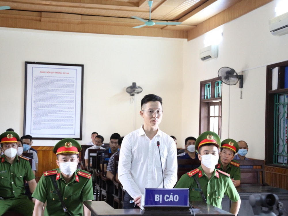 Bị cáo Nguyễn Đức Hùng tại phiên tòa.
