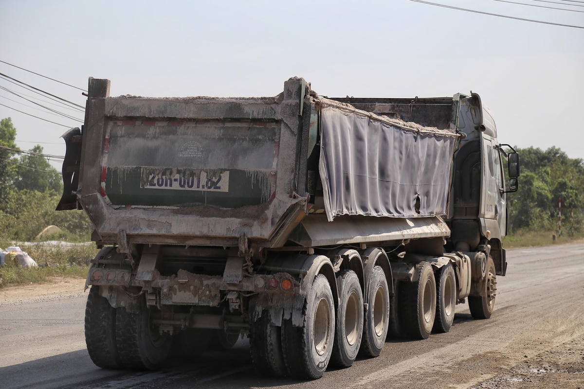 Hà Nội: Nhiều xe có dấu hiệu cơi nới thành thùng 'cày ải' cửa ngõ