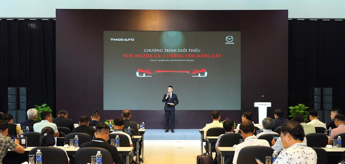 Quang cảnh buổi lễ giới thiệu xe New Mazda CX-5.