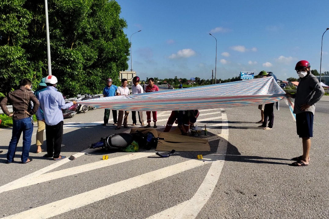 Vụ tai nạn khiến người phụ nữ tử vong tại chỗ. 