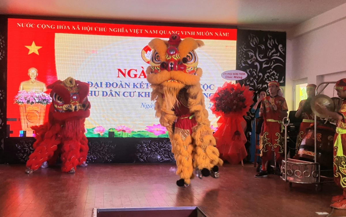 Tiết mục múa lân chào mừng tại Ngày hội.