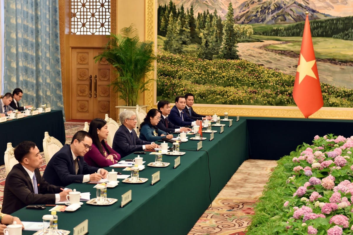 Đồng chí Đỗ Văn Chiến, Bí thư Trung ương Đảng, Chủ tịch Ủy ban Trung ương MTTQ Việt Nam cùng đoàn công tác tại cuộc Hội đàm.