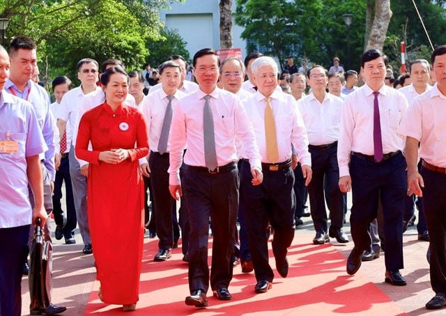 Chủ tịch nước Võ Văn Thưởng, Chủ tịch UBTƯ MTTQ Việt Nam Đỗ Văn Chiến cùng các đại biểu đến dự lễ phát động.