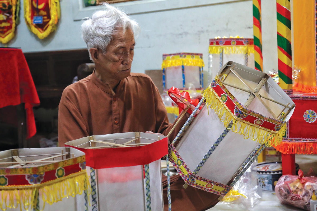 Giữ nghề làm đèn kéo quân