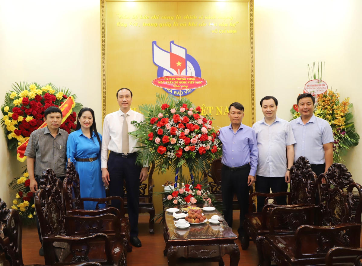 Phó Chủ tịch Phùng Khánh Tài thăm, chúc mừng Hội Nhà báo Việt Nam