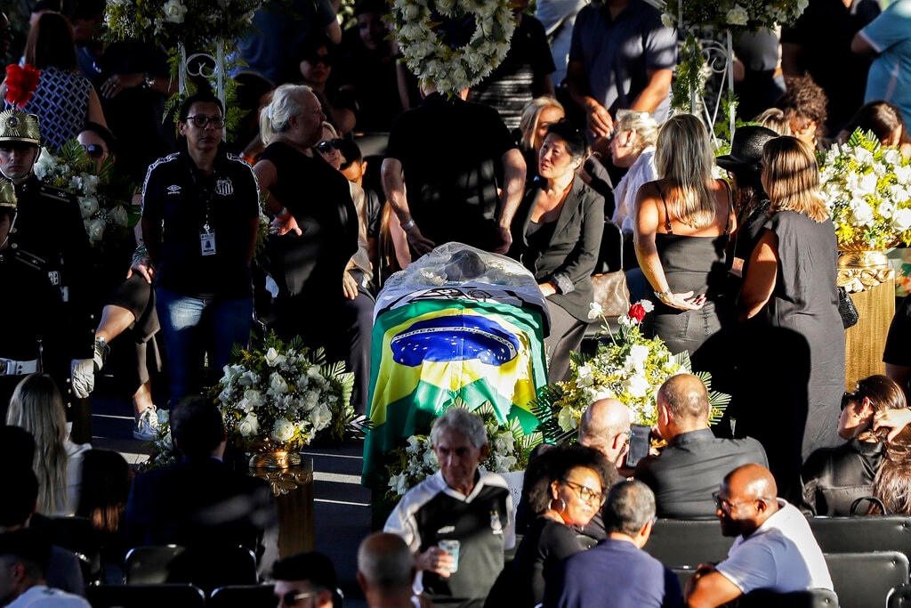 "Vua bóng đá" Pele qua đời vào ngày 29/12 vừa qua tại quê nhà Sao Paulo (Brazil) ở tuổi 82 (Ảnh: AP).