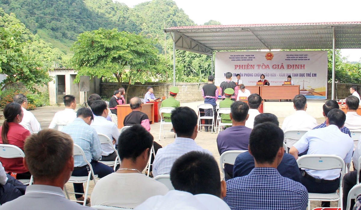 Sơn La tổ chức phiên tòa giả định để tuyên truyền về tảo hôn và hôn nhân cận huyết thống.