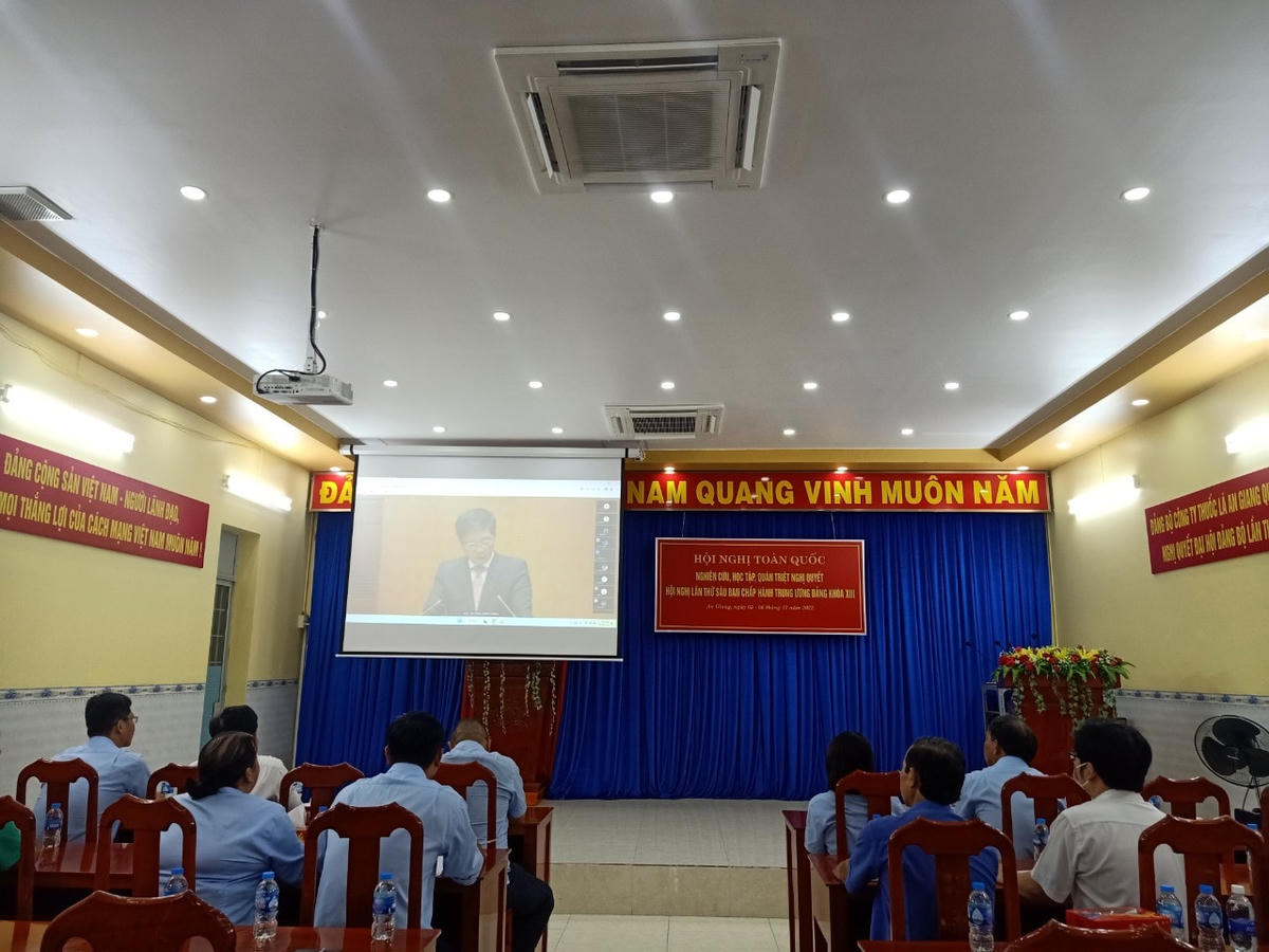 Điểm cầu tại Đảng bộ Công ty Thuốc lá An Giang.