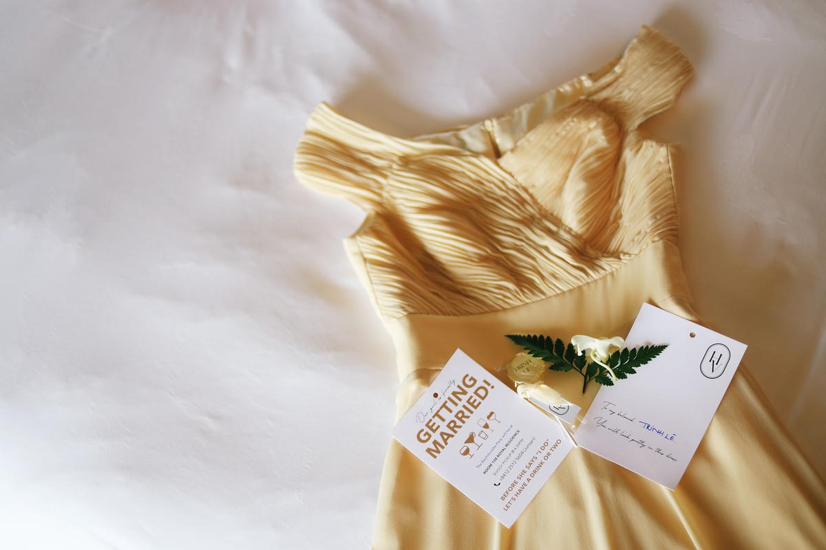 Phù dâu và phù rể cũng được chuẩn bị trang phục chu đáo. 