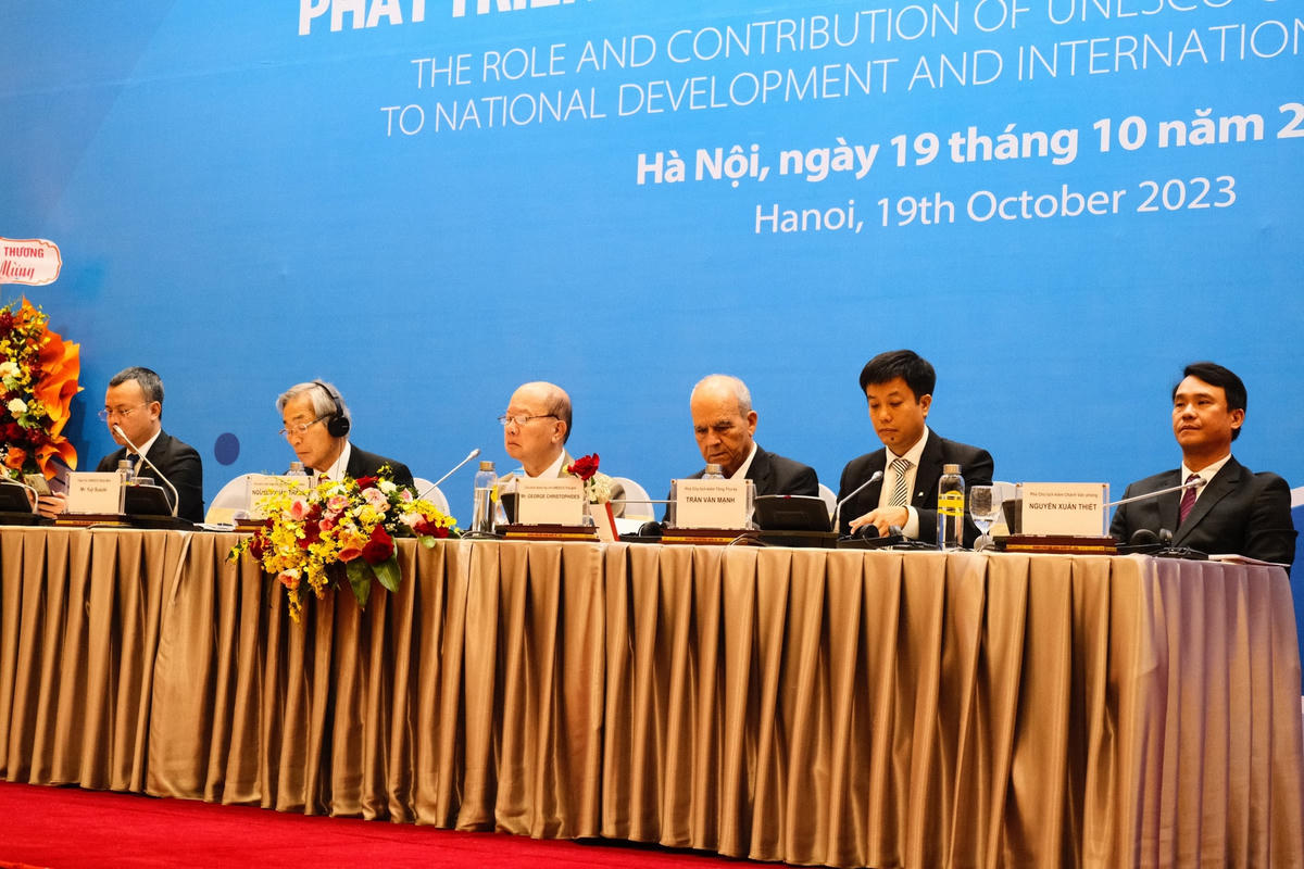 Đoàn chủ tịch điều hành Hội nghị.