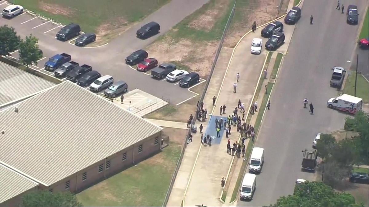 Hiện trường vụ xả súng kinh hoàng ở Texas khiến ít nhất 21 người thiệt mạng