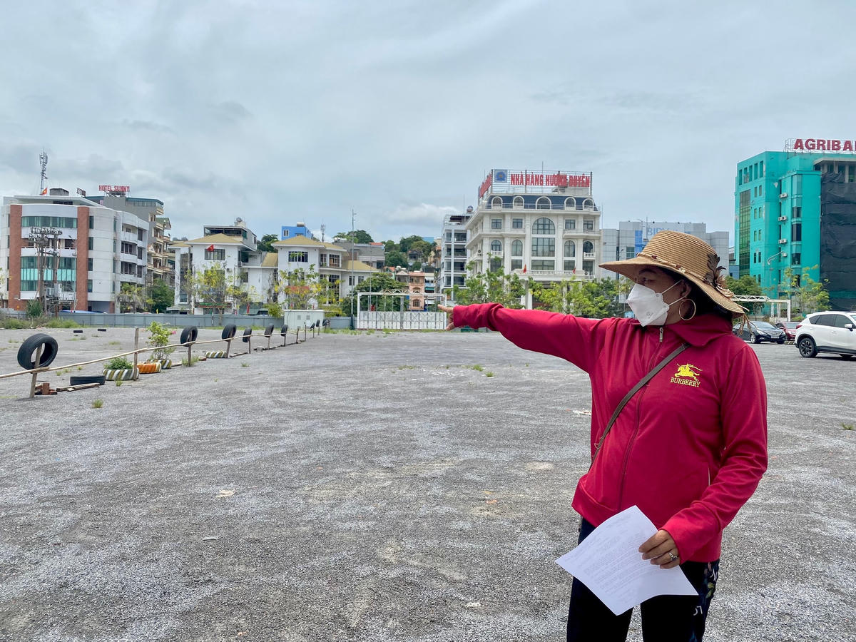 Sau gần 3 năm dự án “giậm chân tại chỗ”, khu chung cư vẫn chỉ là bãi đất trống...