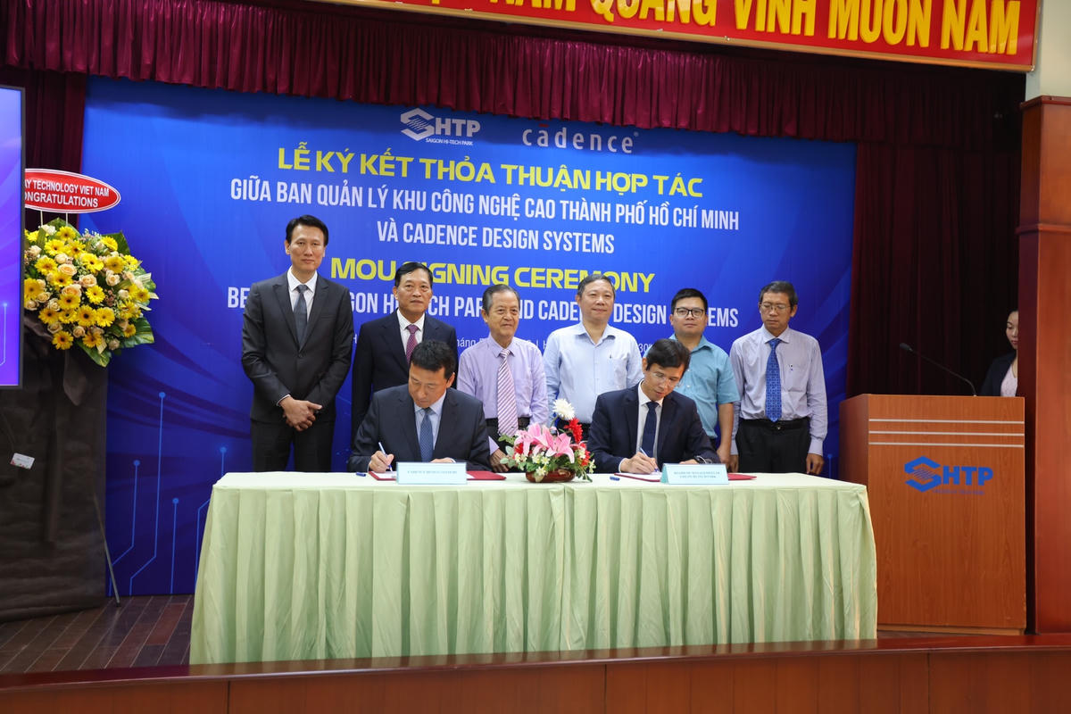 Quang cảnh lễ ký kết hợp tác của TP HCM và đối tác về phát triển ngành công nghiệp điện tử và vi mạch bán dẫn.