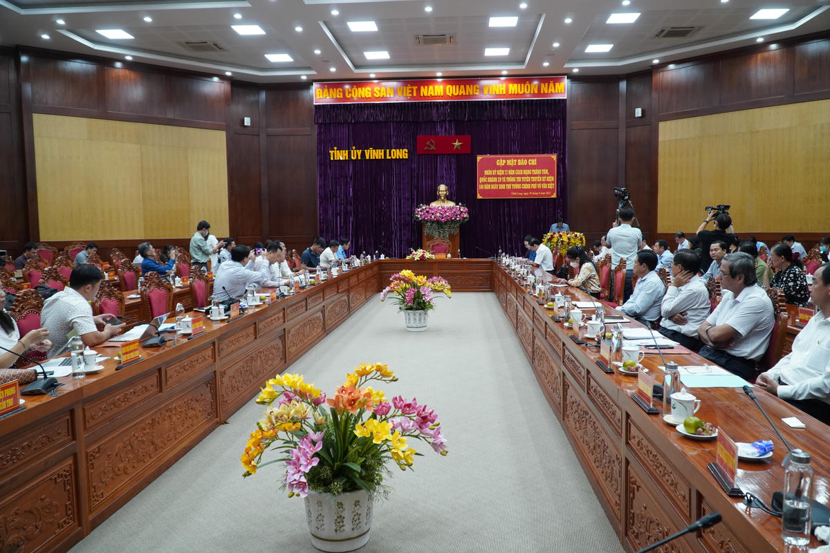 Quang cảnh buổi họp mặt báo chí.