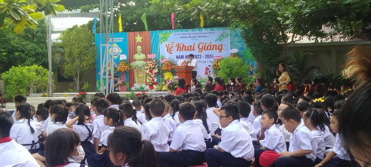 Trường tiểu học Vĩnh Hòa –TP. Nha Trang khai giảng năm học mới.