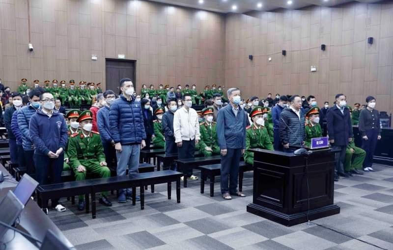 Các bị cáo tại phiên tòa sơ thẩm.