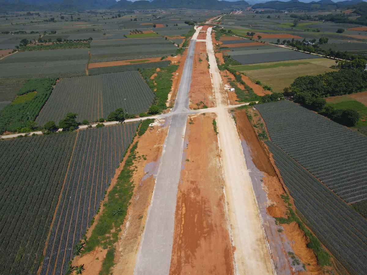 Quy mô trước mắt tuyến đường được thiết kế 4 làn xe, bề rộng nền đường 70m. Riêng đoạn đầu tuyến đến nút giao cao tốc Bắc - Nam có quy mô 8 làn xe hoàn thiện theo quy hoạch đô thị TP Tam Điệp. 