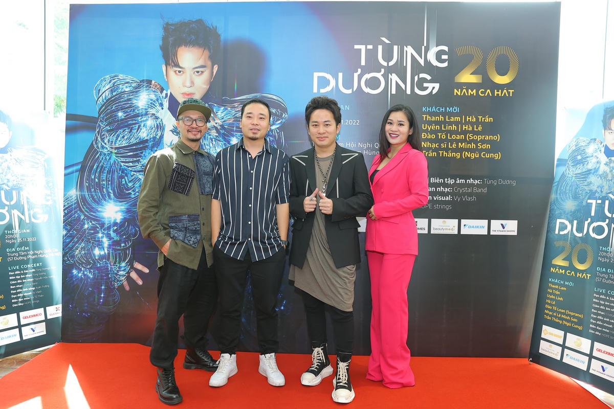 Tùng Dương, Giám đốc âm nhạc Hữu Vượng cùng ca sĩ khách mời.