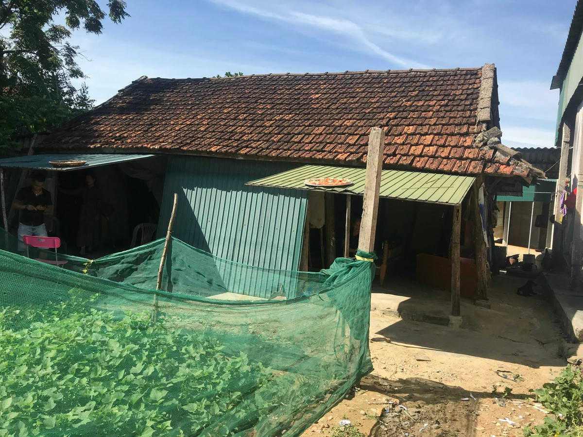 Căn nhà tạm bợ chờ sập của bà Nguyễn Thị Thỉ ở xã Đồng Môn, TP Hà Tĩnh.