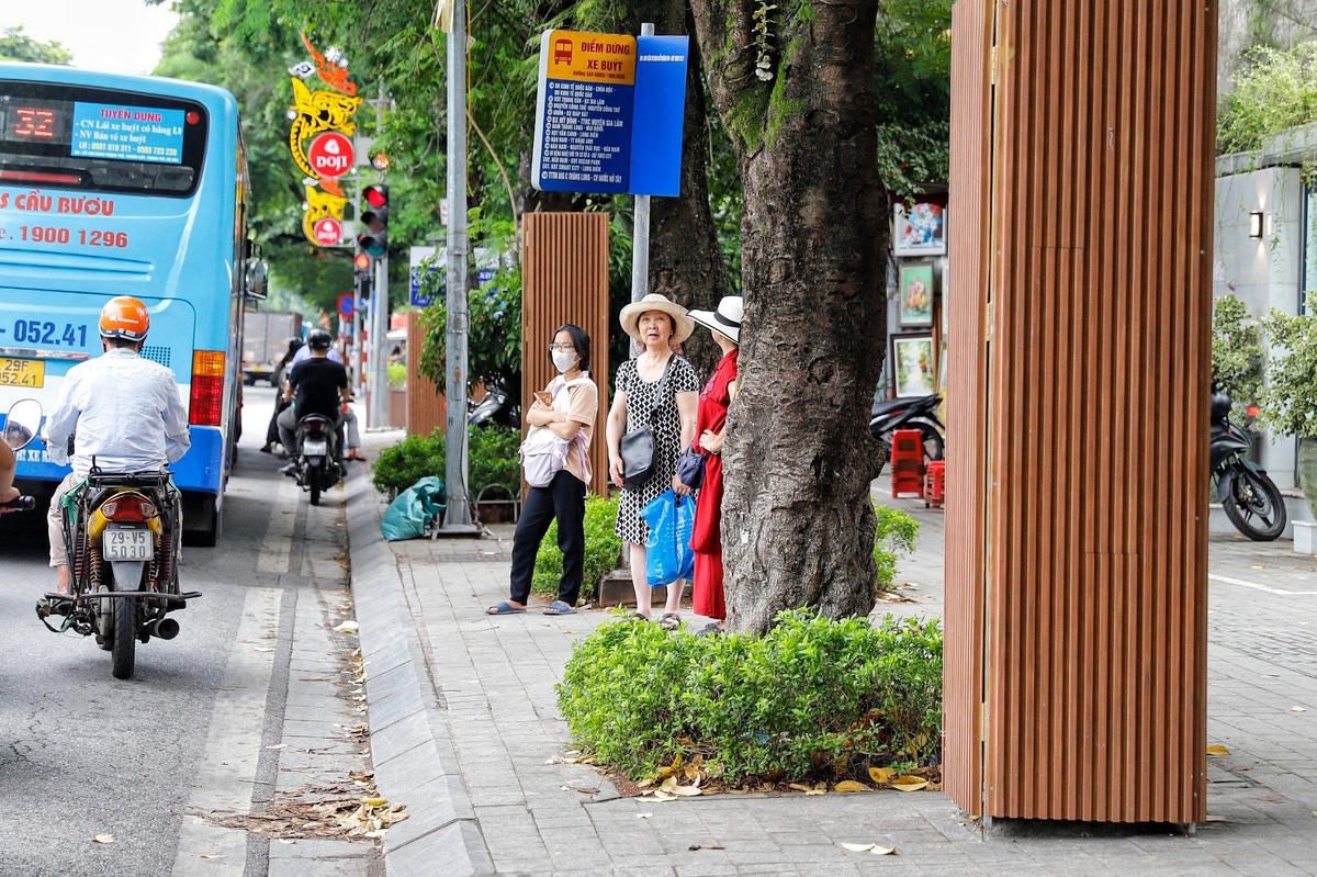 Việc bọc bốt điện được thực hiện trên tuyến đường dài hơn 1 km, kéo dài từ đầu nút Kim Mã - Nguyễn Thái Học đến nút giao Nguyễn Thái Học - Lê Duẩn.