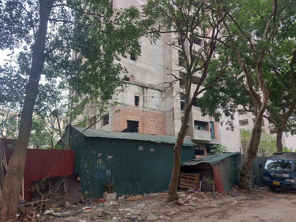 Quang cảnh nhếch nhác xung quanh khu ký túc xá nghìn tỷ.