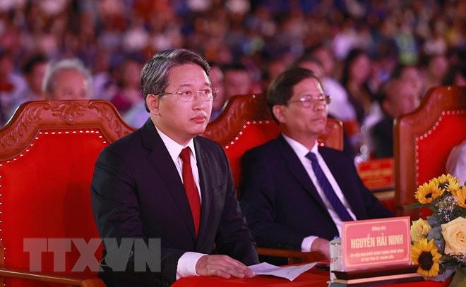 Bí thư Tỉnh uỷ Khánh Hoà Nguyễn Hải Ninh cùng các đại biểu dự Lễ kỷ niệm 370 năm xây dựng và phát triển tỉnh Khánh Hòa. Ảnh: Dương Giang/TTXVN.