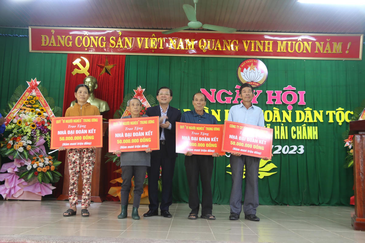 Trưởng ban Kinh tế Trung ương Trần Tuấn Anh dự Ngày hội tại liên KDC xã Hải Chánh