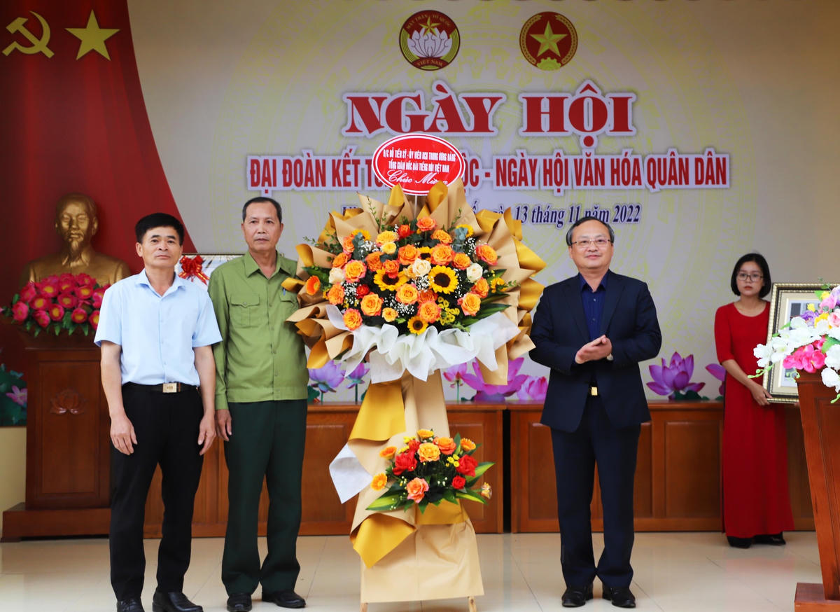 Hưng Yên: Ấm áp tình quân dân tại Ngày hội Đại đoàn kết thôn Nghĩa Chế