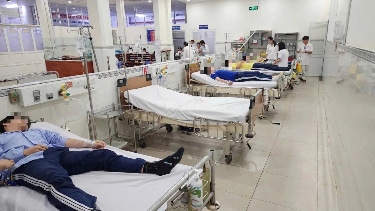 Học-sinh-ngộ-độc-thực-phẩm 1