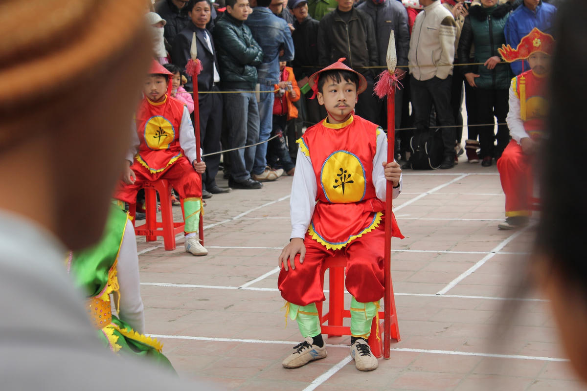 Cờ tướng - cờ người. Ảnh: Thư Hoàng.