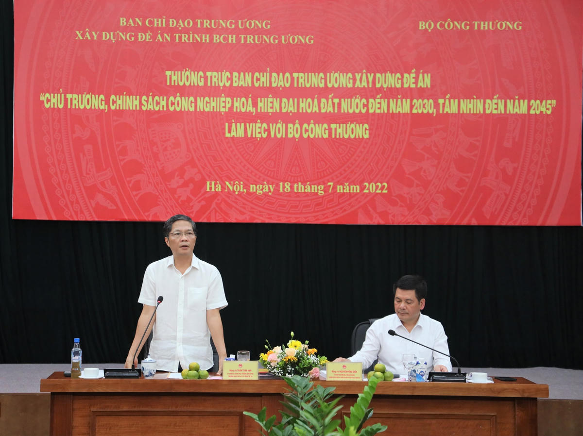 Trưởng ban Kinh tế Trung ương Trần Tuấn Anh phát biểu chỉ đạo tại Hội nghị.