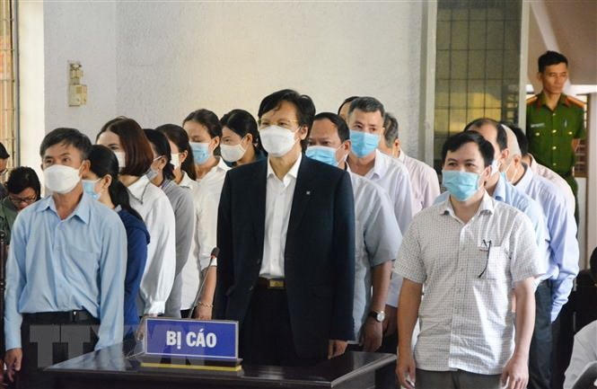 Các bị cáo tại phiên tòa xét xử sơ thẩm hồi tháng 9/2022. (Ảnh: Tuấn Anh/TTXVN).