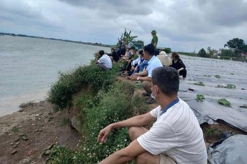 Hiện trường tìm kiếm các nạn nhân vụ 3 mẹ con nữ giáo viên mất tích tại Hải Dương.           