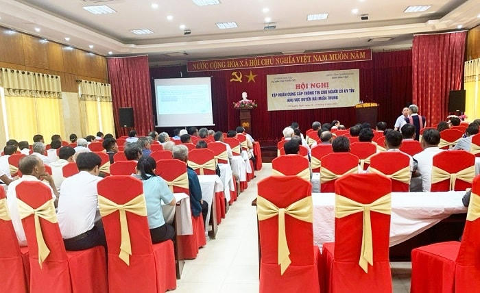 Qanh cảnh hội nghị.