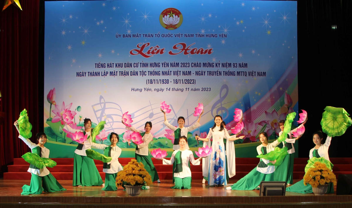 Tiết mục văn nghệ tham gia Liên hoan.