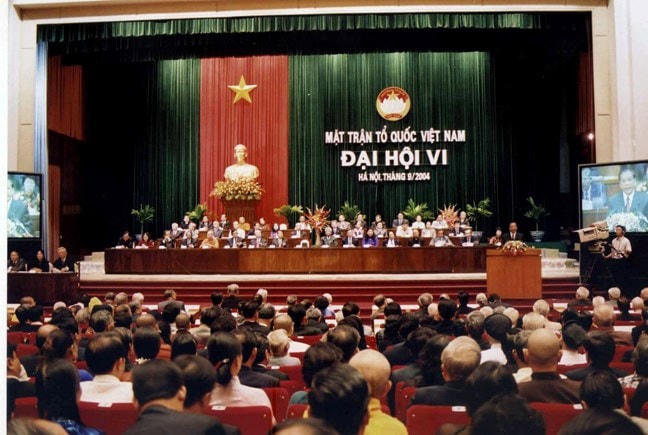 Đại hội đại biểu Mặt trận Tổ quốc Việt Nam lần thứ VI diễn ra từ ngày 21 - 23/9/2004 tại Hà Nội.